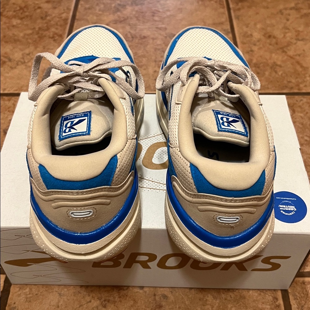 Brooks Women’s Ghost Max SE 8.5
Limited Edition Color - Picture 2 of 6